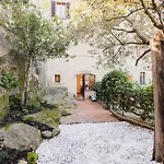 Garden Loft In
